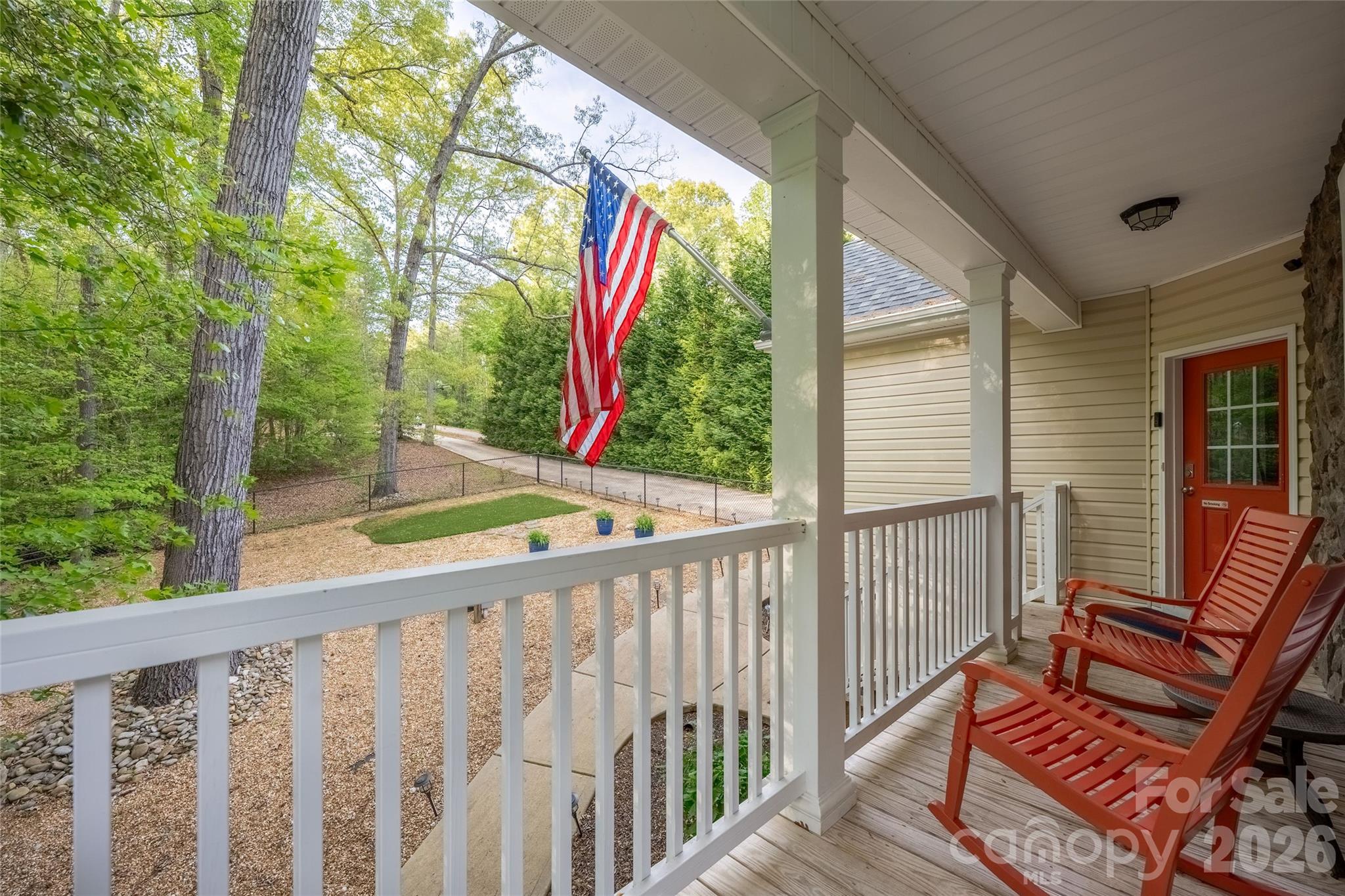 1325 Lytton Lane — Catawba