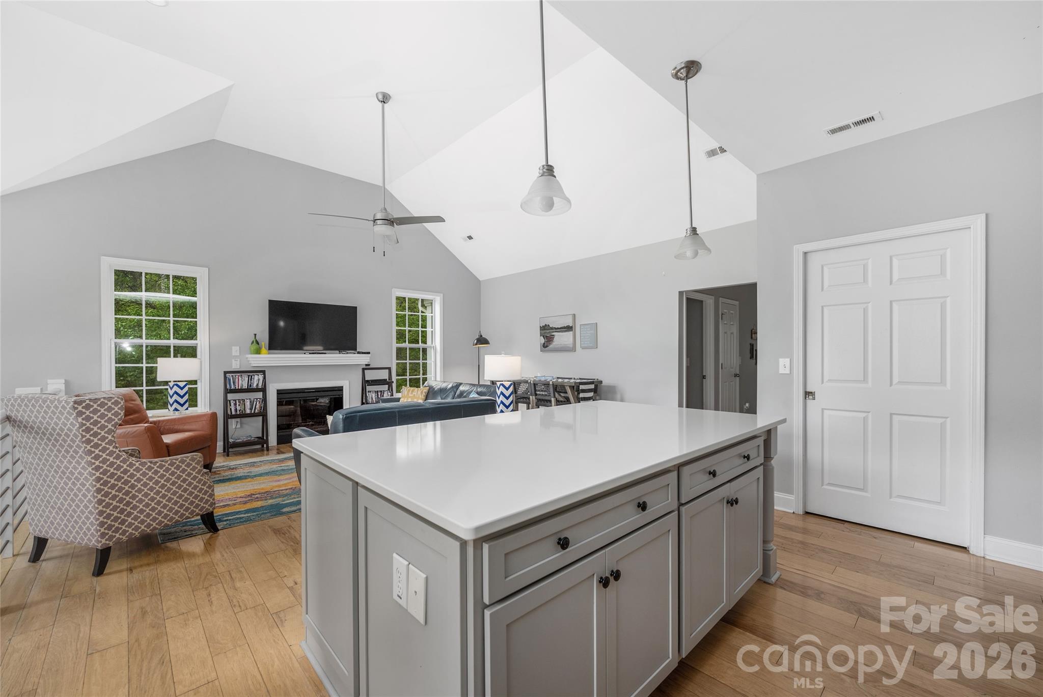 1325 Lytton Lane — Catawba