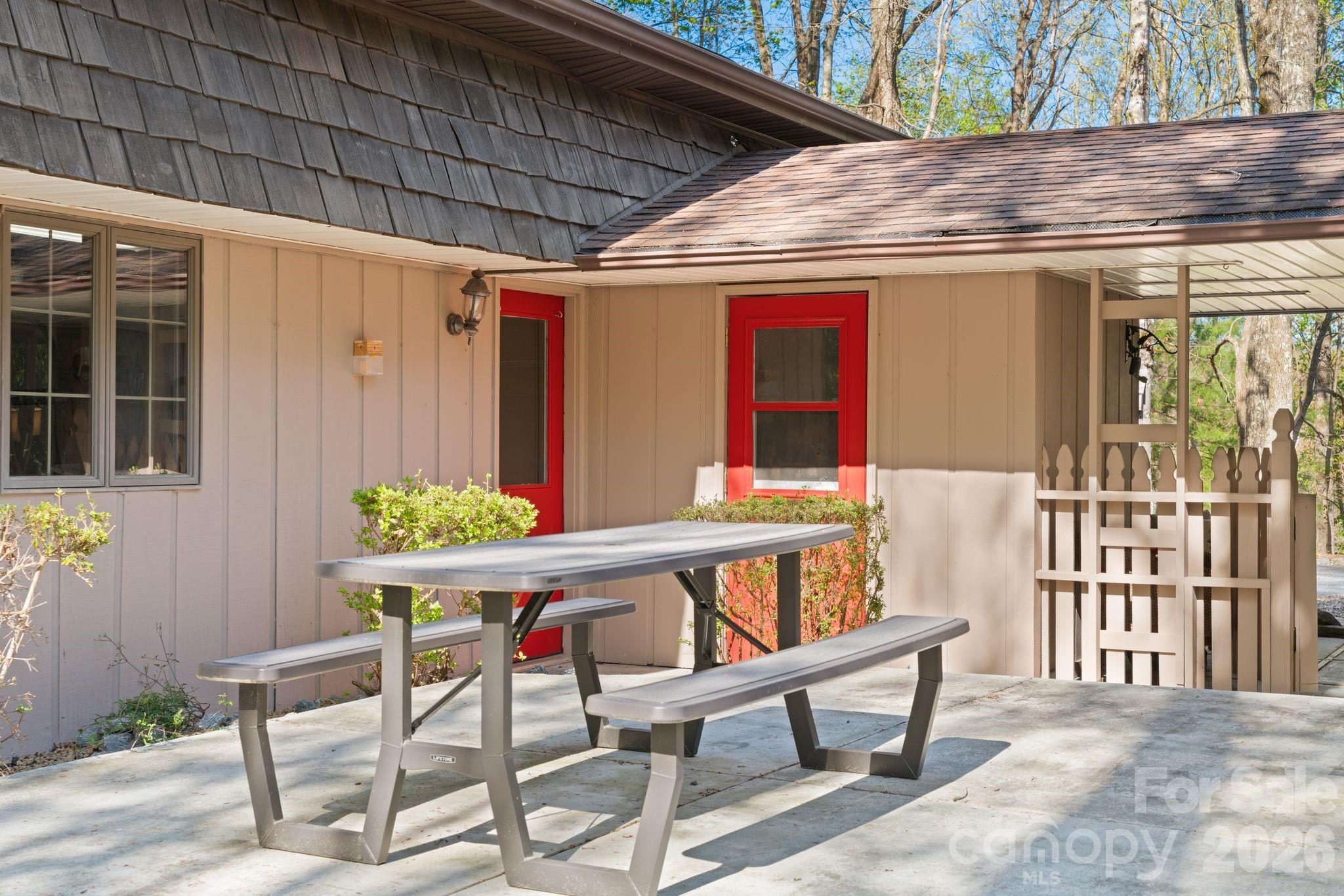 363 S Sequoyah Lane — Brevard
