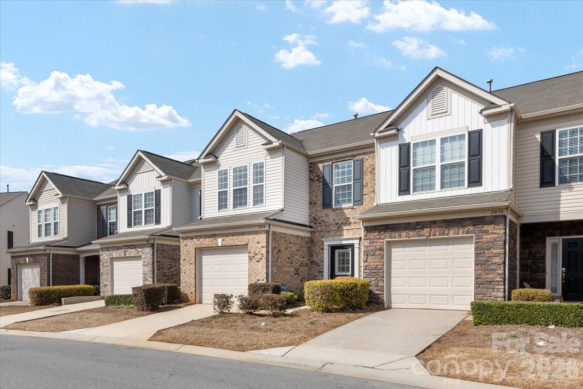 2434 Royal York Avenue — Charlotte