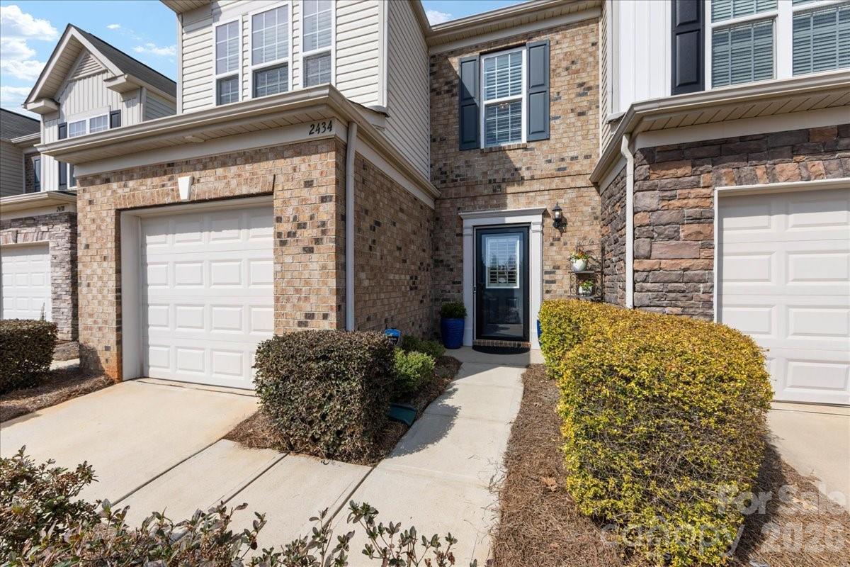 2434 Royal York Avenue — Charlotte