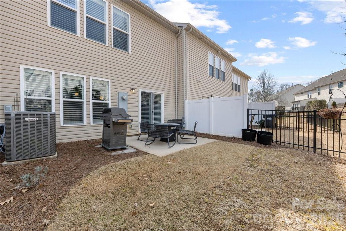 2434 Royal York Avenue — Charlotte