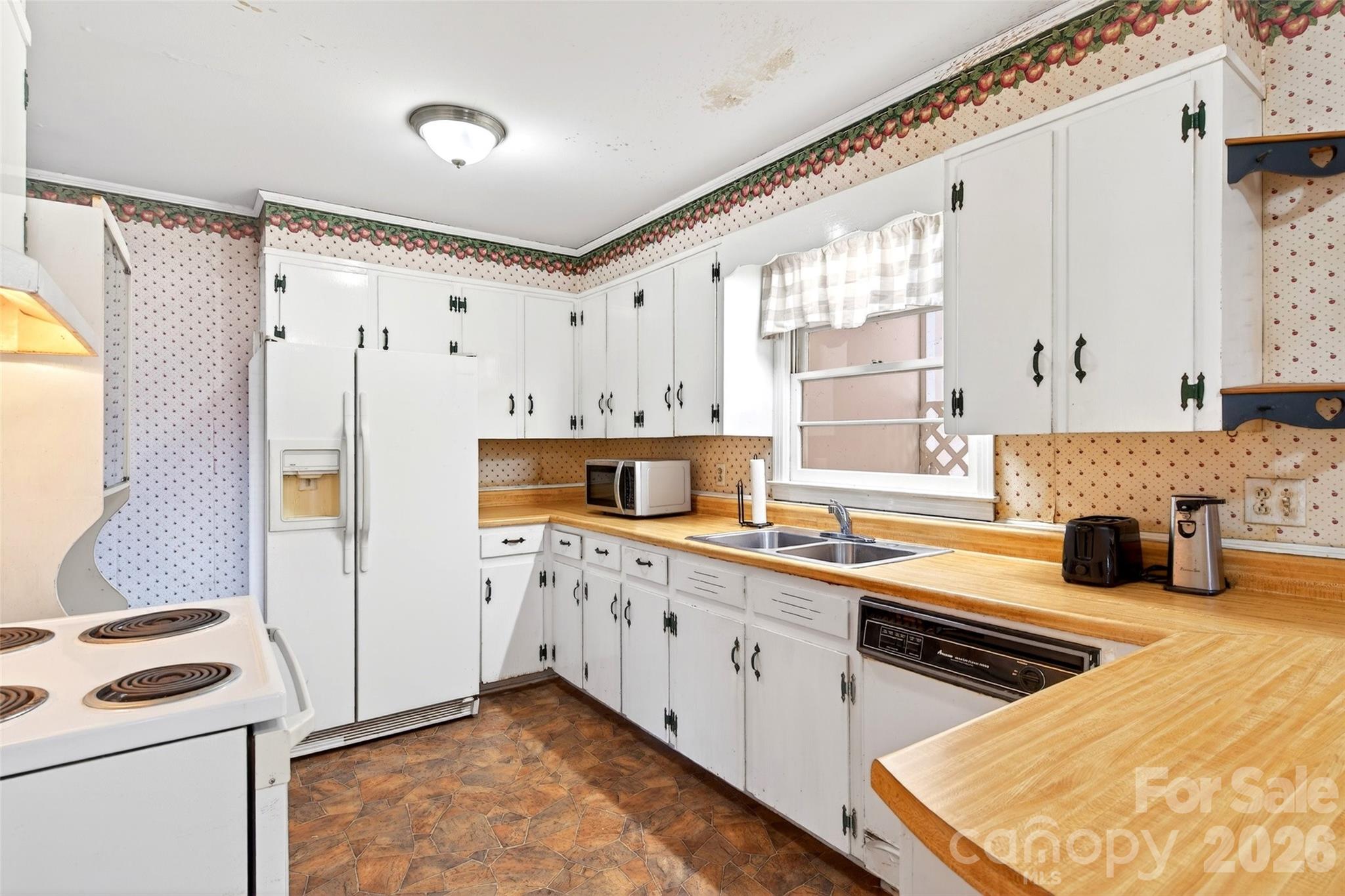 106 Chapel Street — Spruce Pine