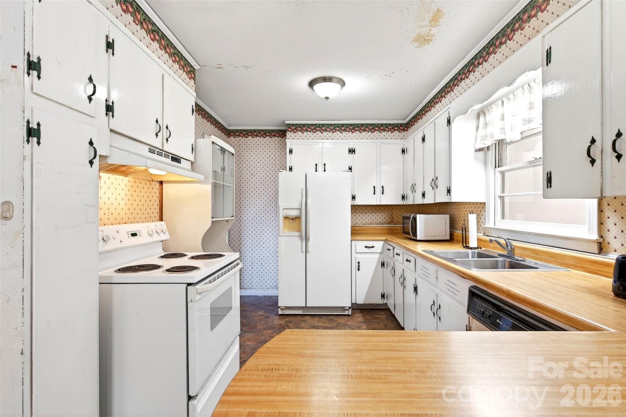 106 Chapel Street — Spruce Pine