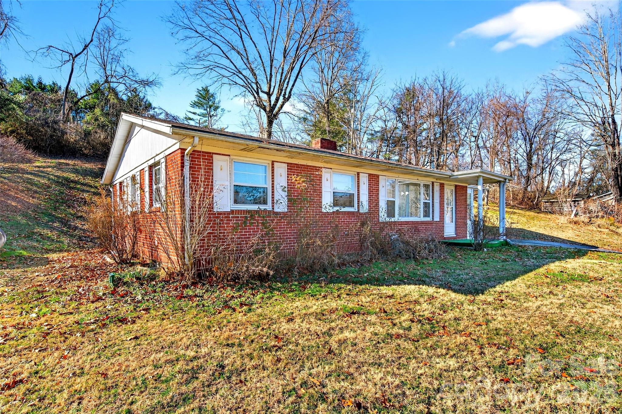 106 Chapel Street — Spruce Pine