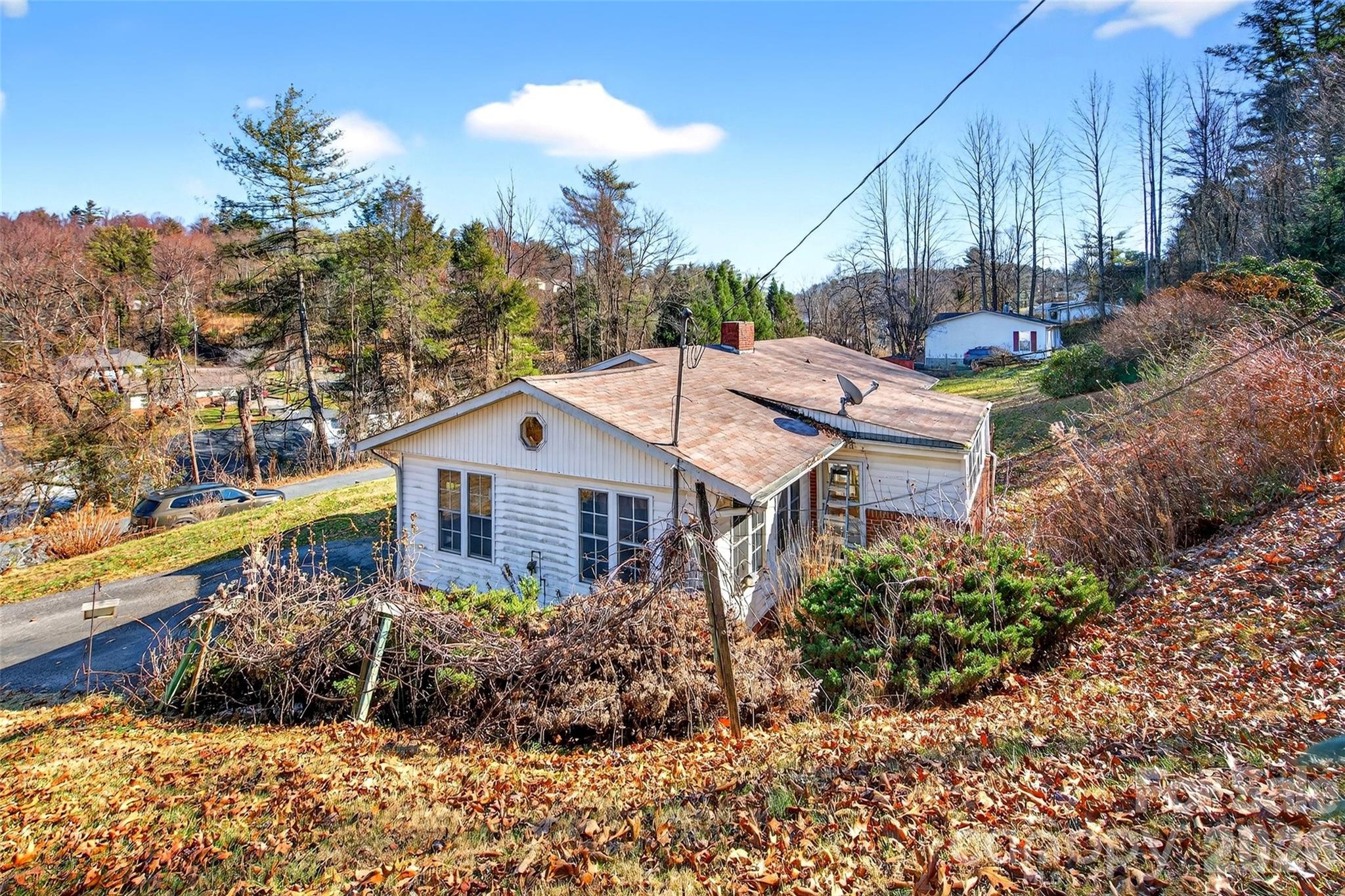 106 Chapel Street — Spruce Pine