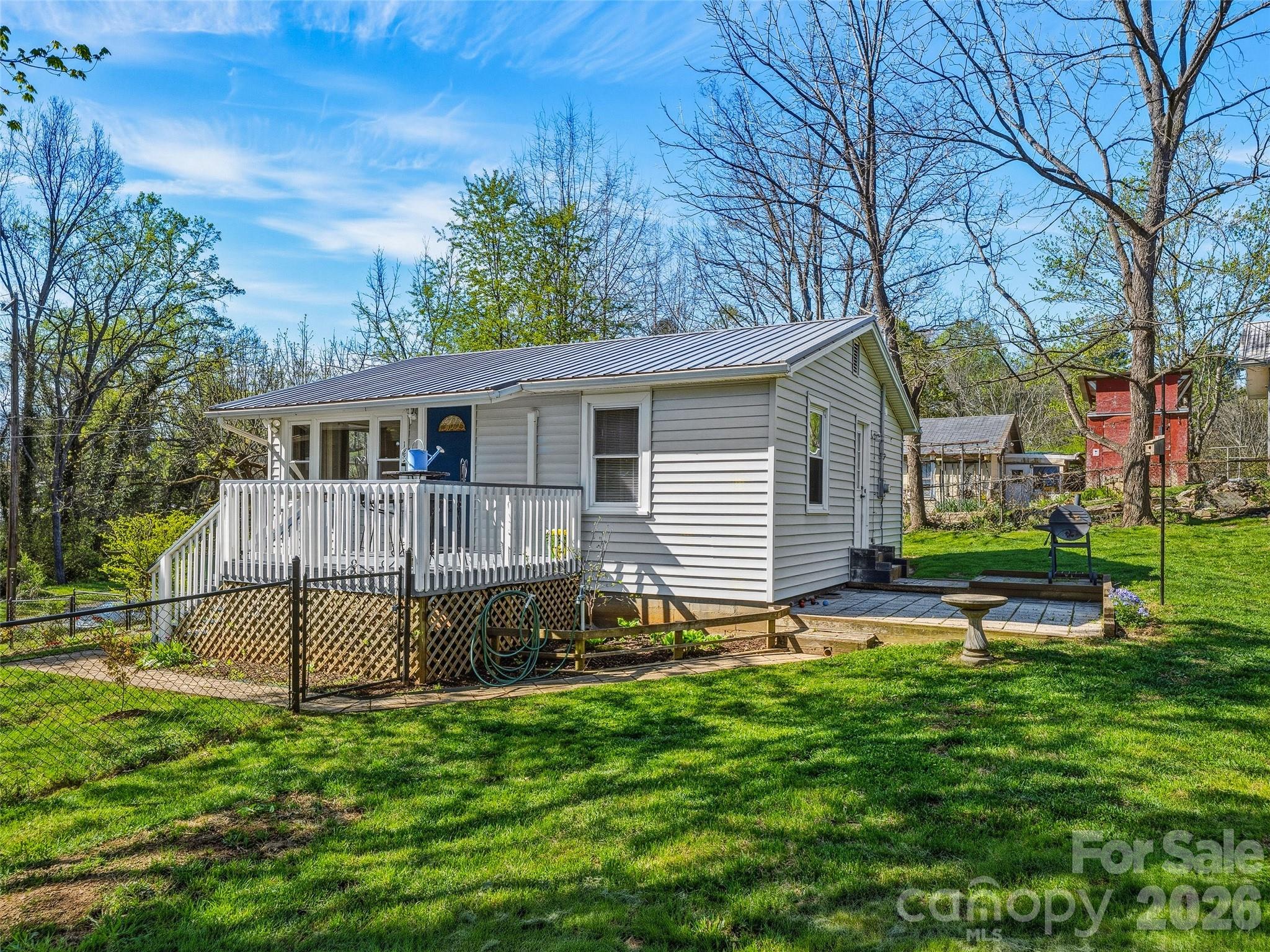 125 Lower Edgewood Road — Candler
