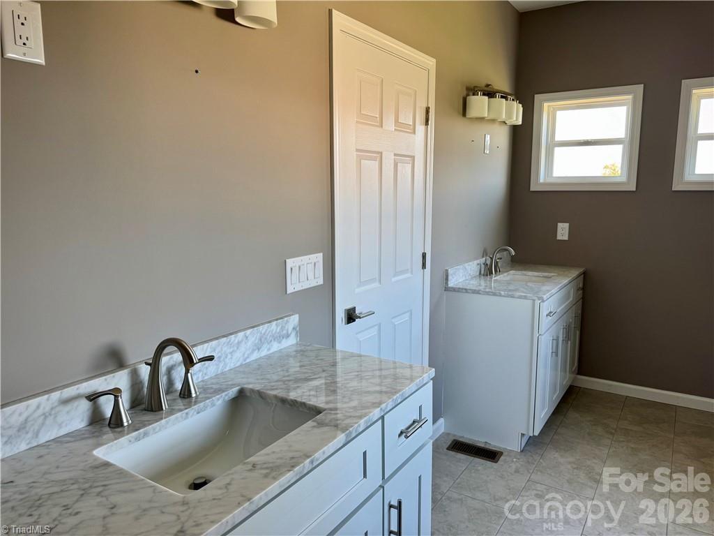 130 Oak Pointe Lane — Wilkesboro