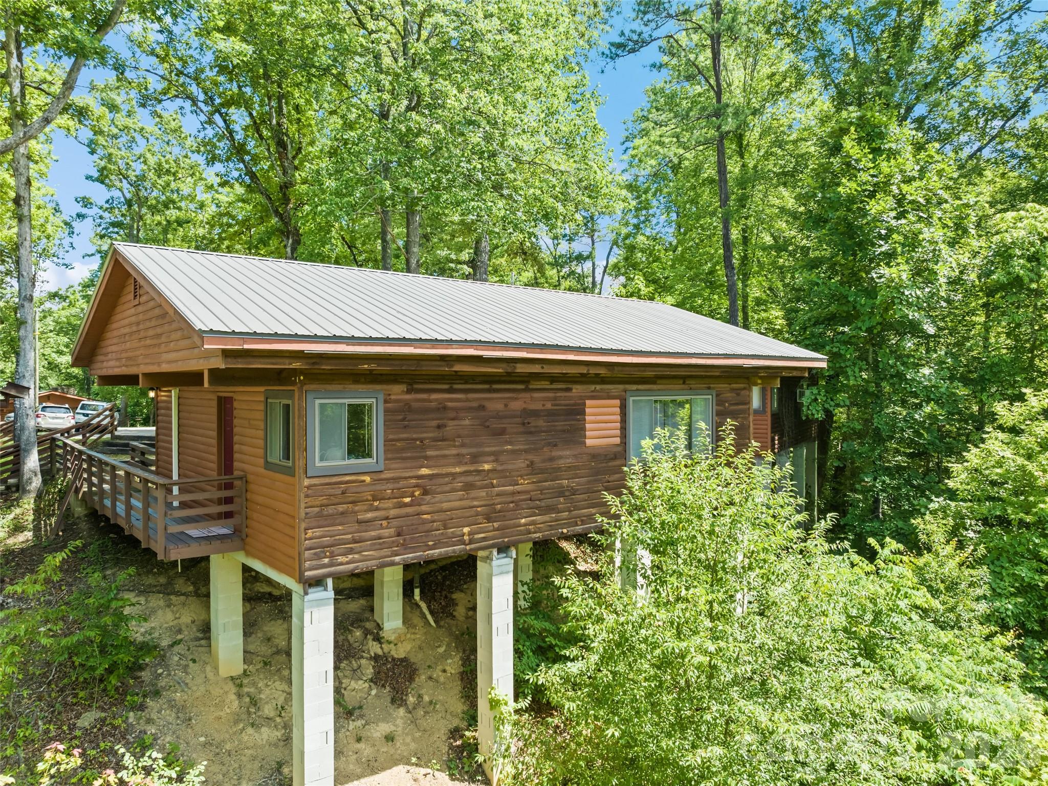 299 Blue Ridge Parkway — Bryson City