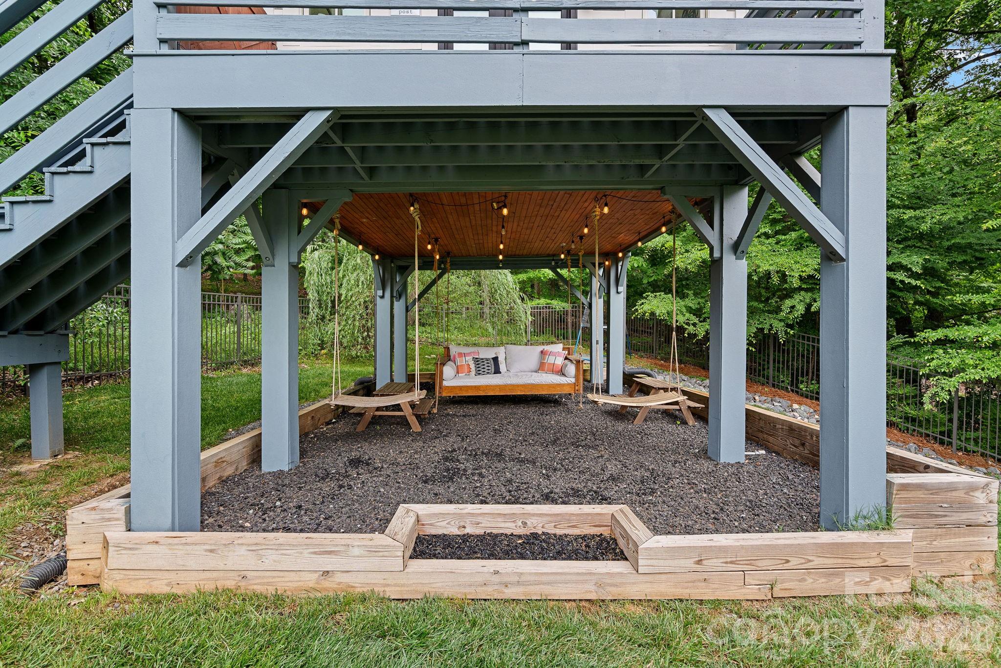 3901 Carmel Acres Drive — Charlotte