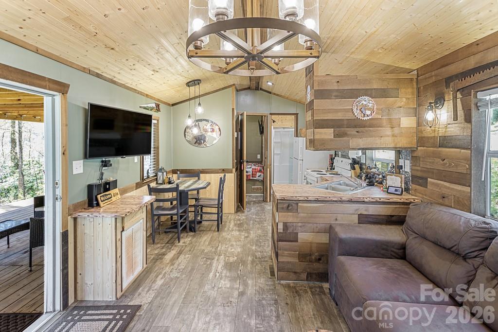 16 Standing Rock Ridge — Maggie Valley
