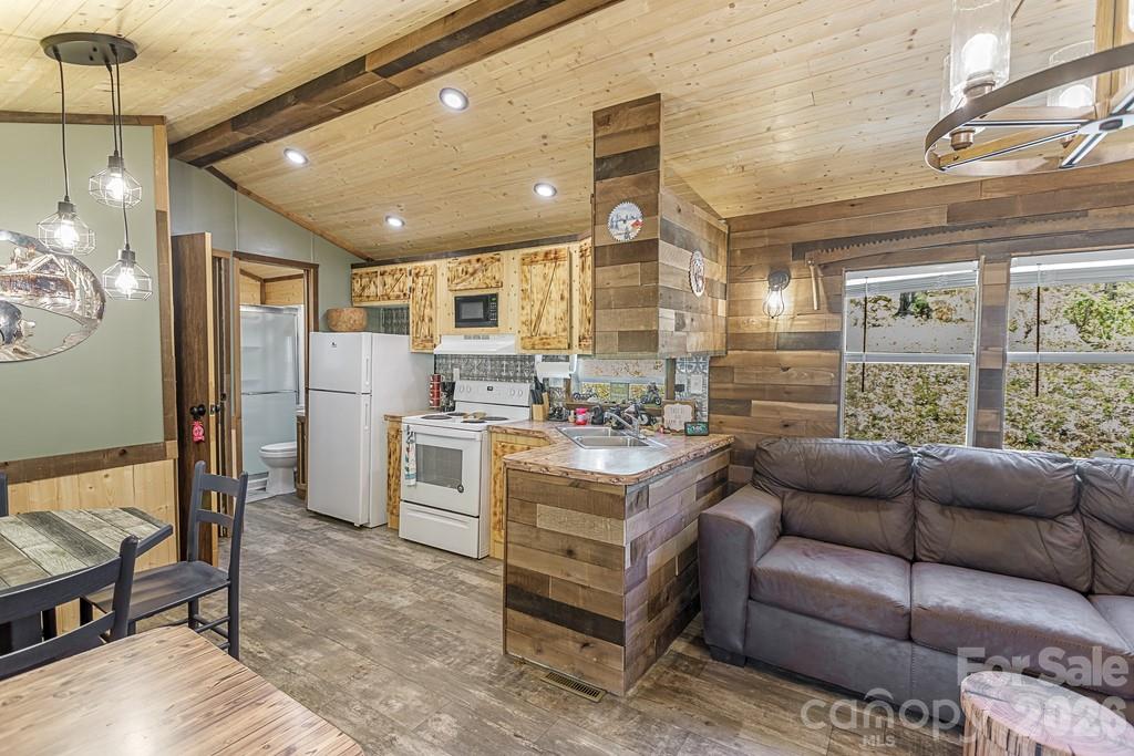 16 Standing Rock Ridge — Maggie Valley