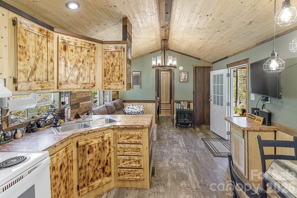 16 Standing Rock Ridge — Maggie Valley