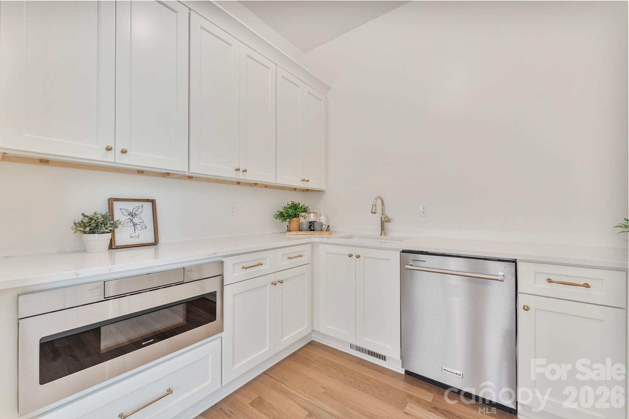 8016 Gulf Creek Road — Lancaster