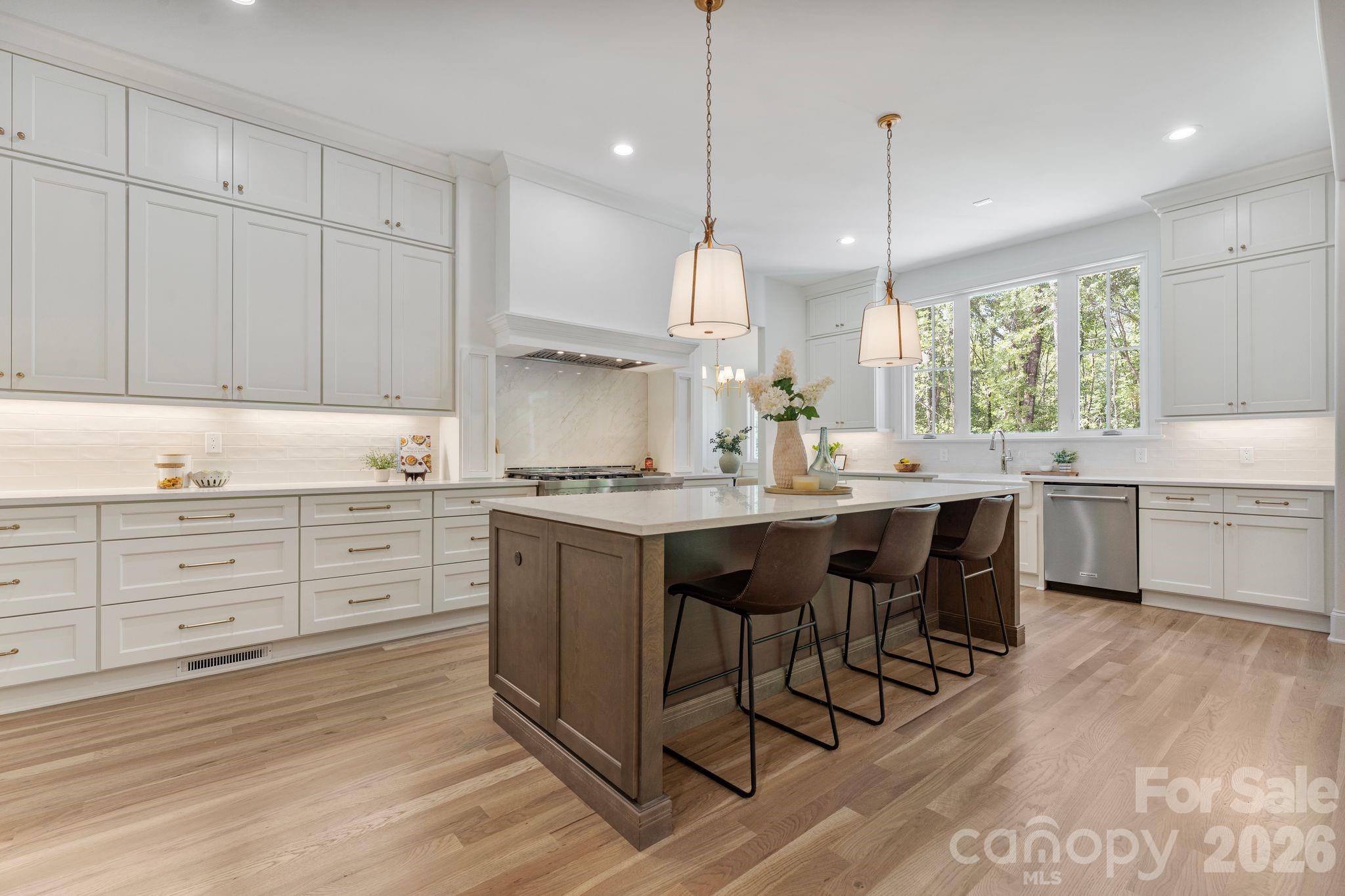 8016 Gulf Creek Road — Lancaster