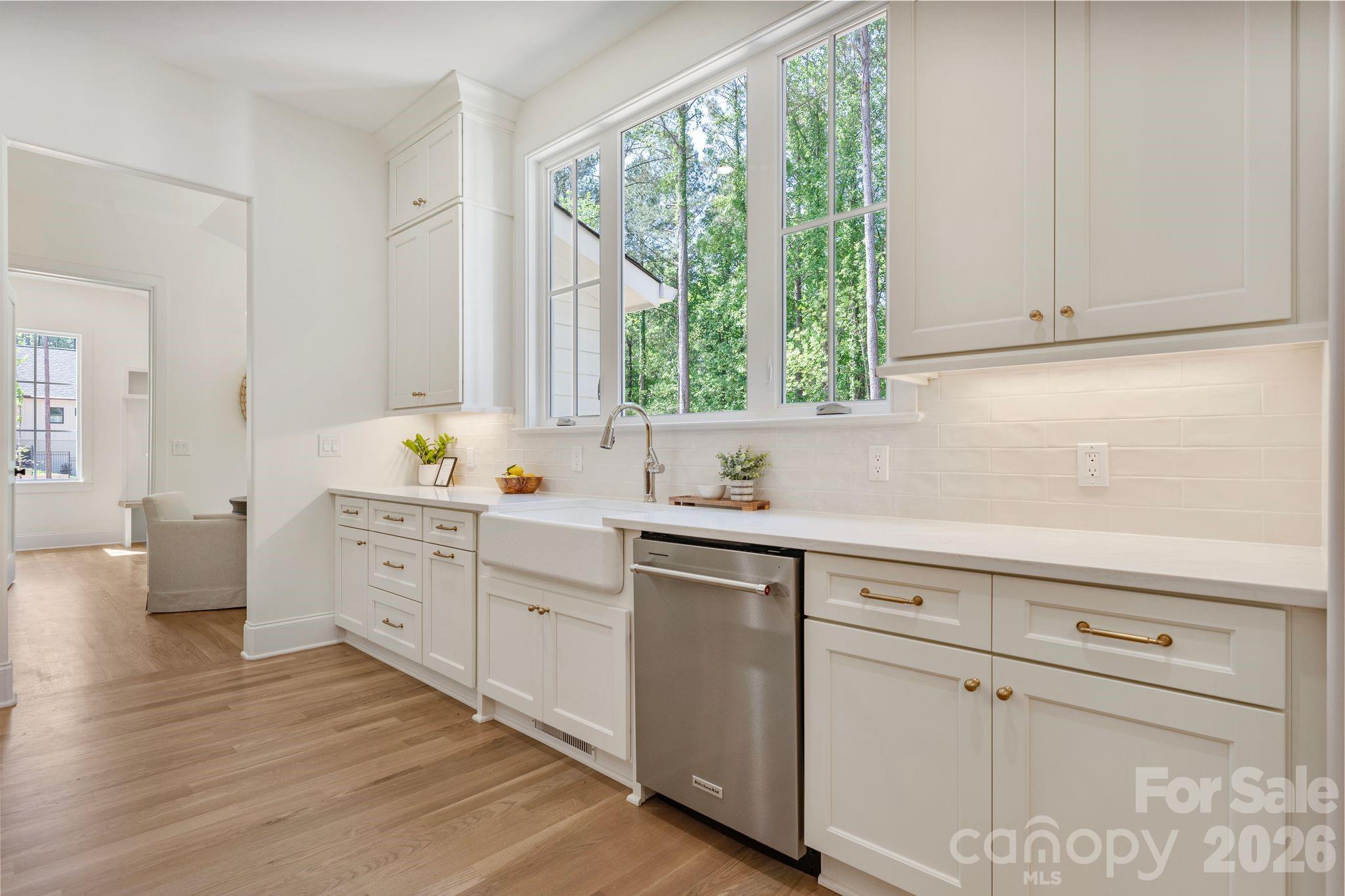 8016 Gulf Creek Road — Lancaster