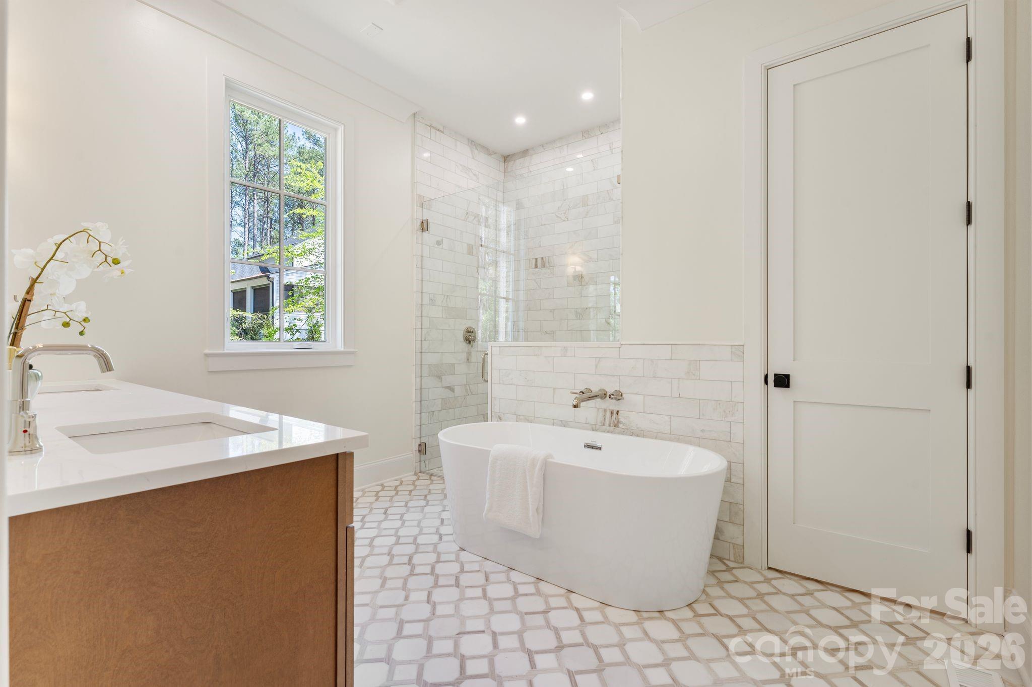 8016 Gulf Creek Road — Lancaster