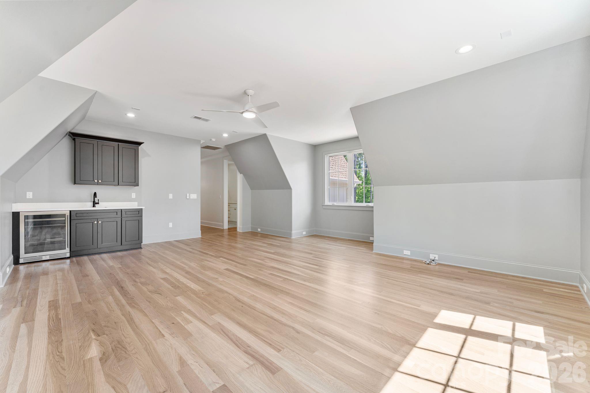 8016 Gulf Creek Road — Lancaster