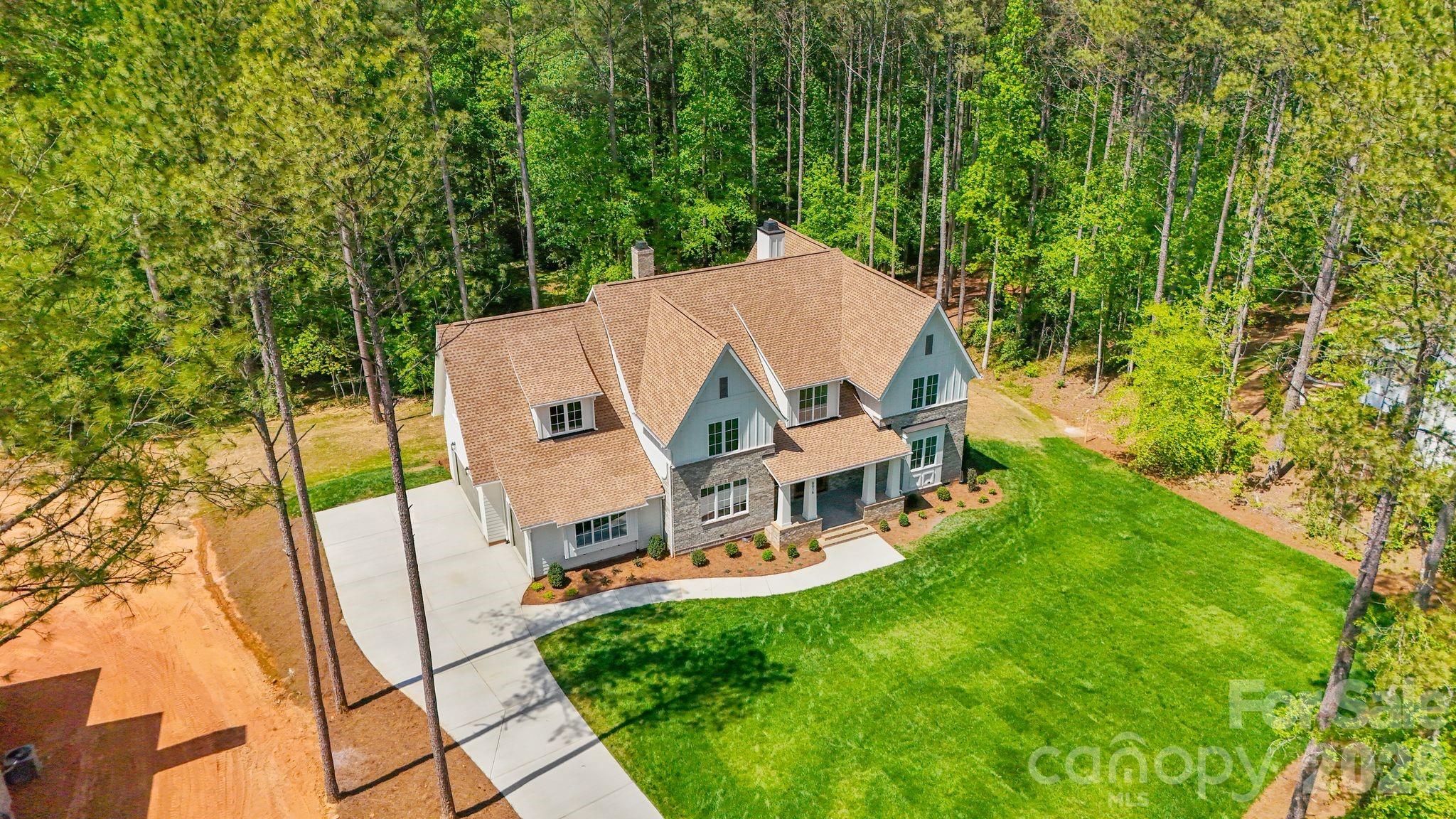8016 Gulf Creek Road — Lancaster