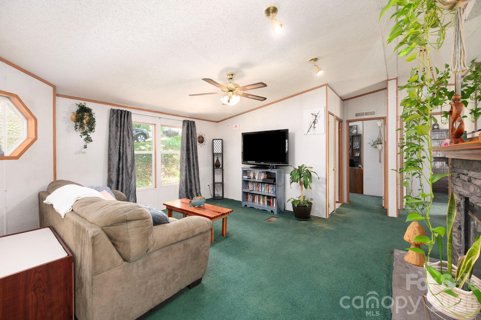 66 Green Oak Road — Asheville