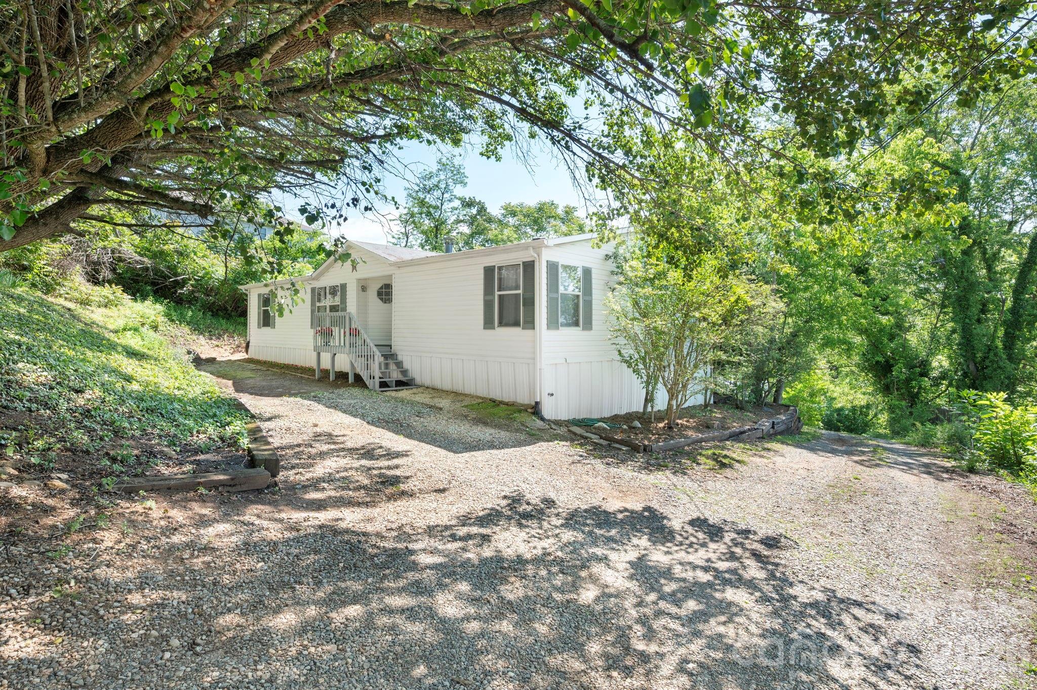 66 Green Oak Road — Asheville
