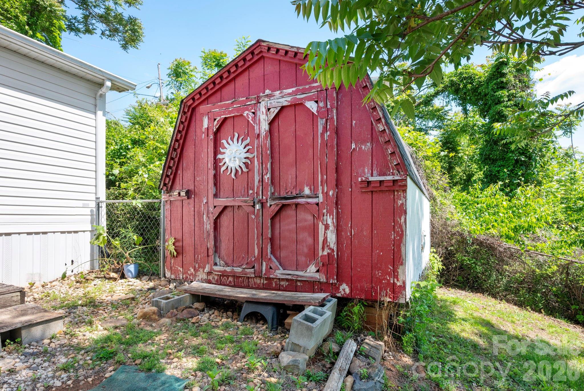 66 Green Oak Road — Asheville