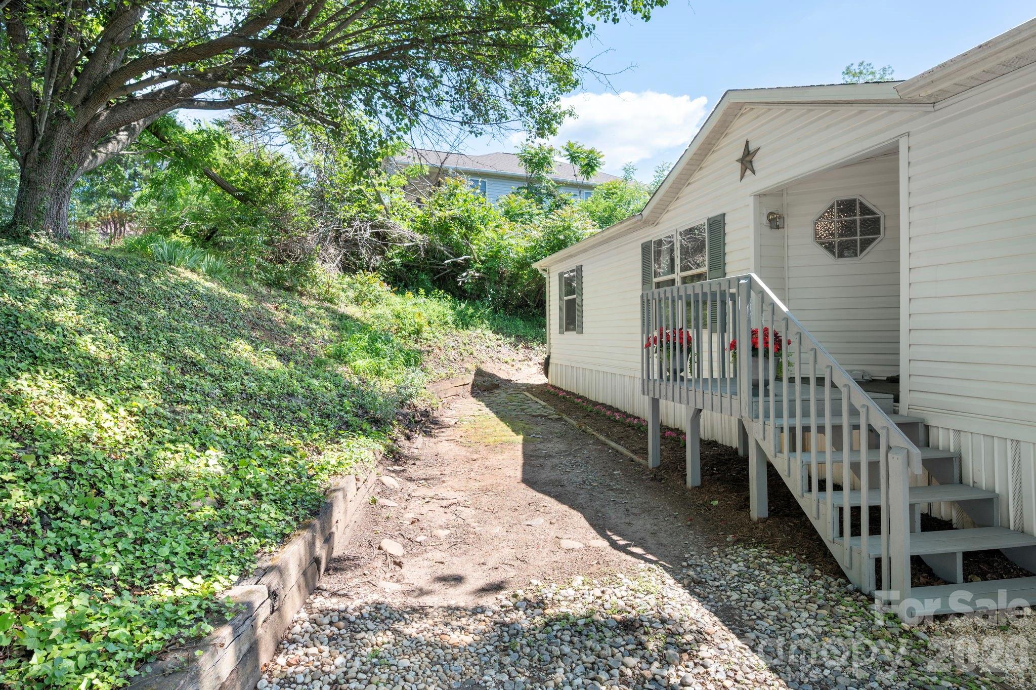 66 Green Oak Road — Asheville