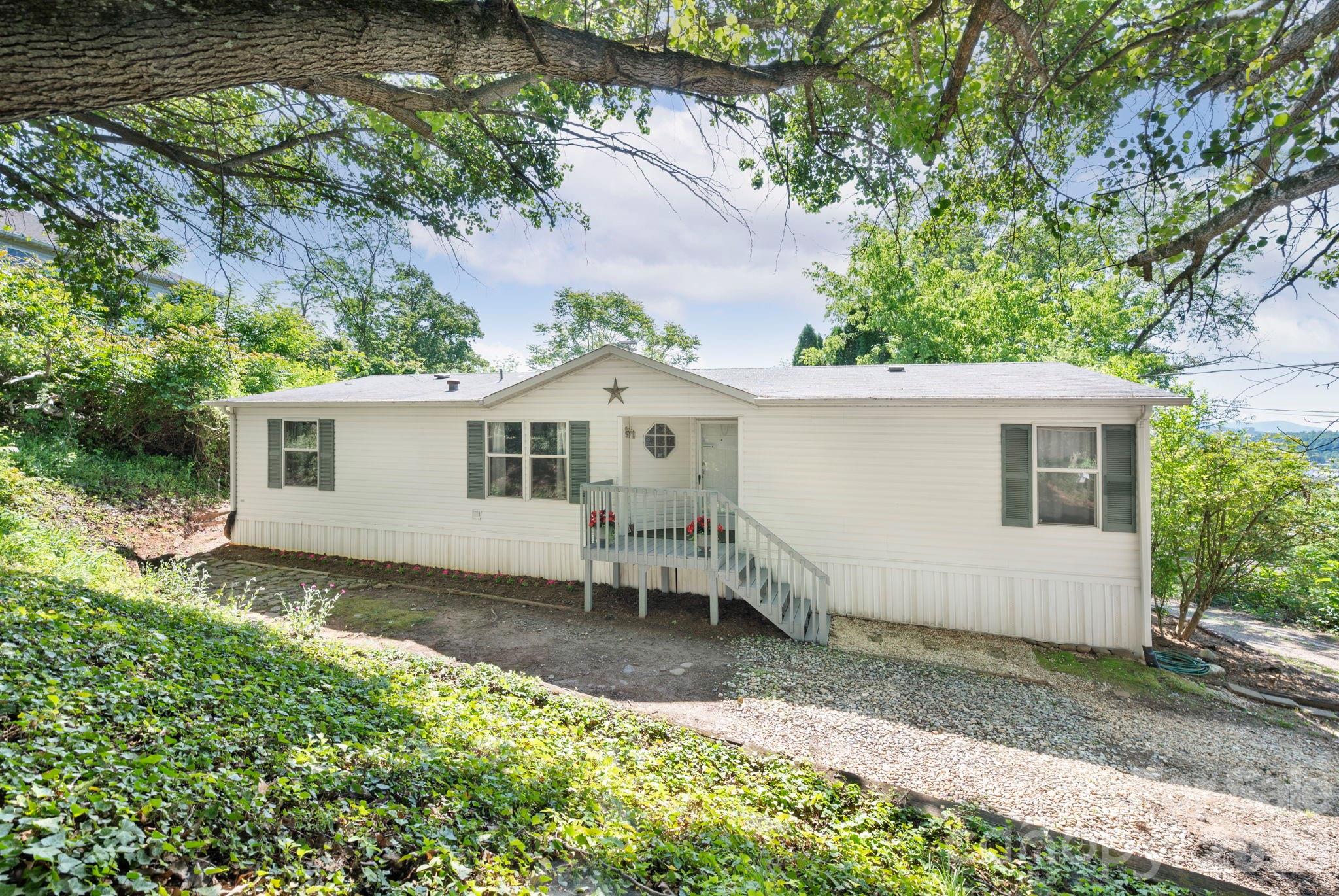 66 Green Oak Road — Asheville