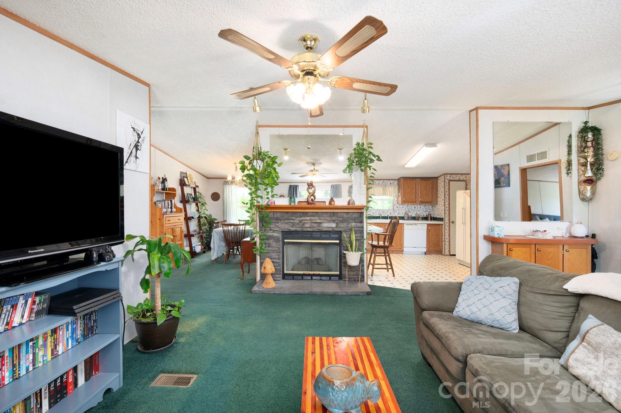 66 Green Oak Road — Asheville