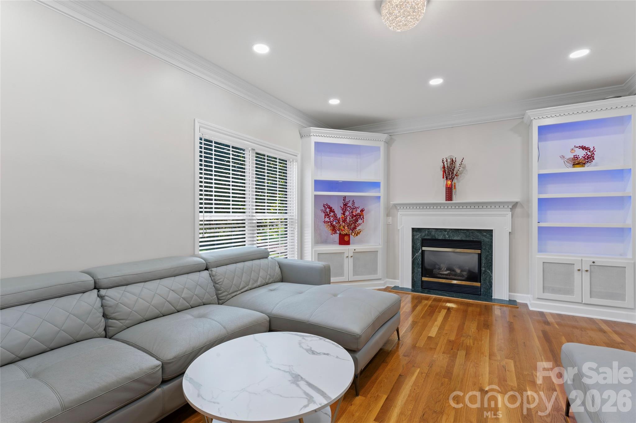 220 35th Avenue NE — Hickory