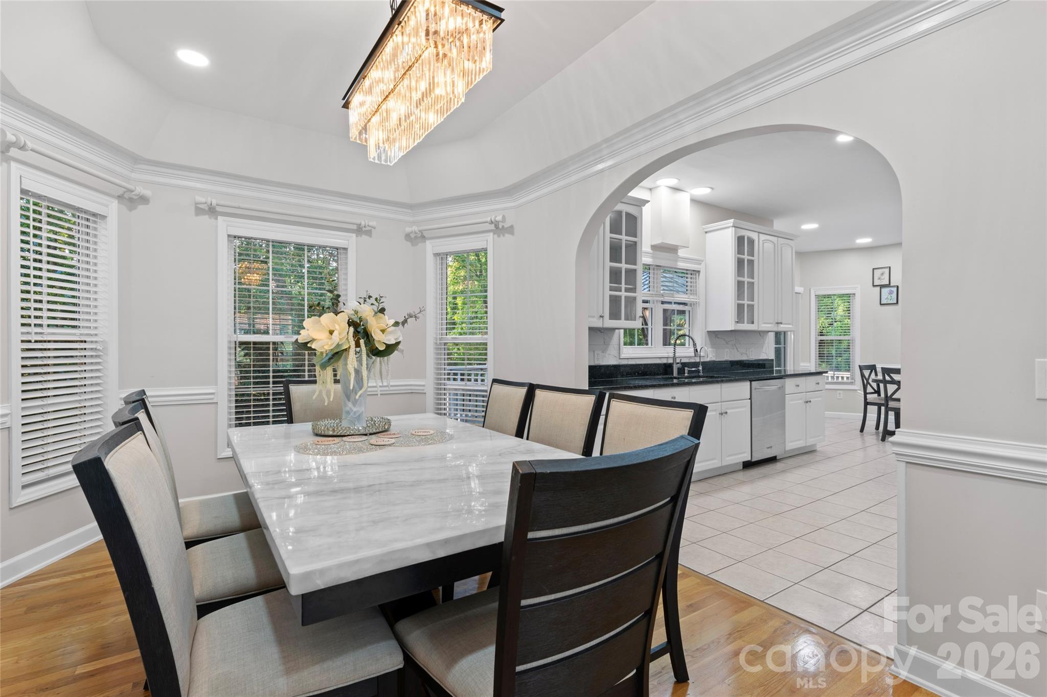 220 35th Avenue NE — Hickory