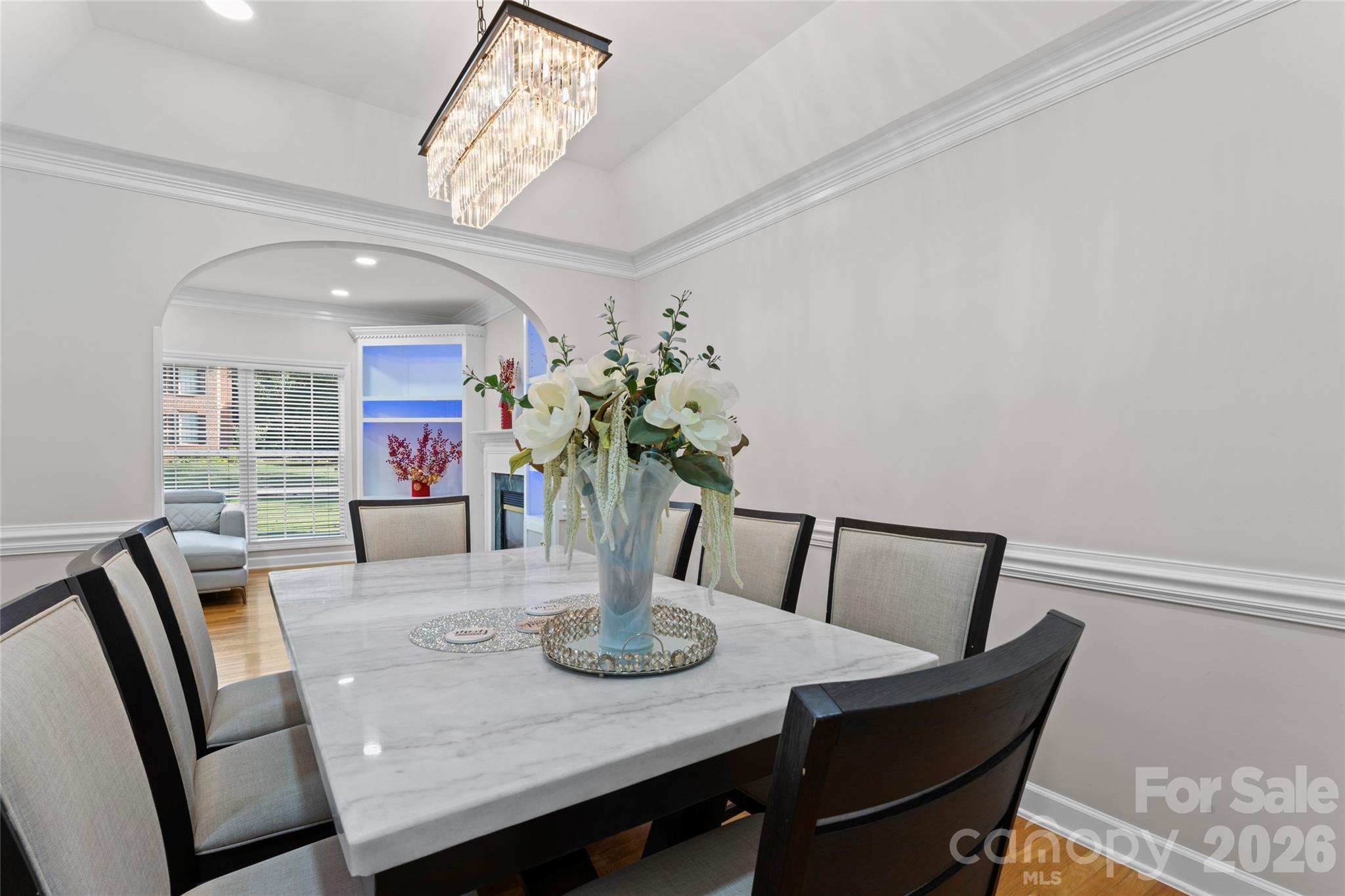 220 35th Avenue NE — Hickory