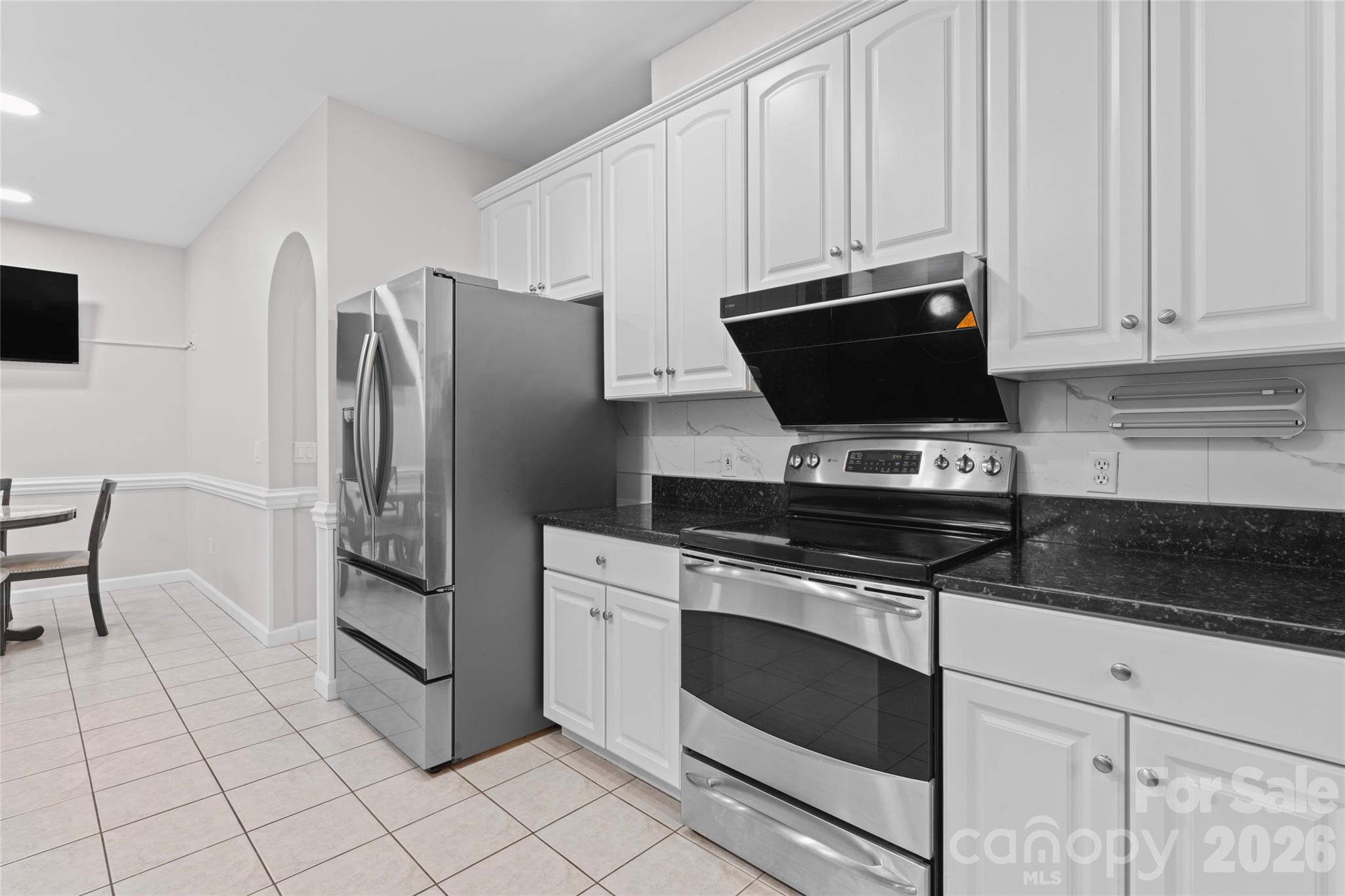 220 35th Avenue NE — Hickory
