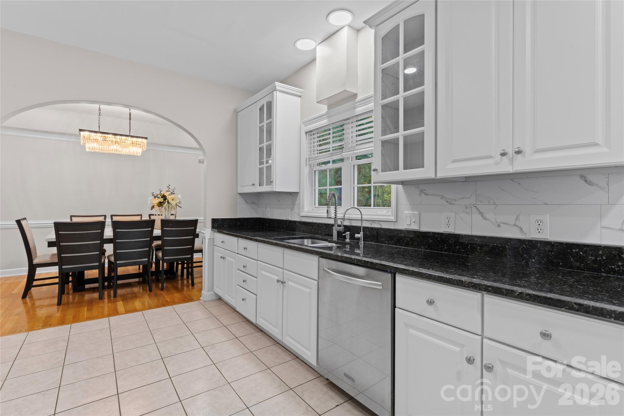 220 35th Avenue NE — Hickory
