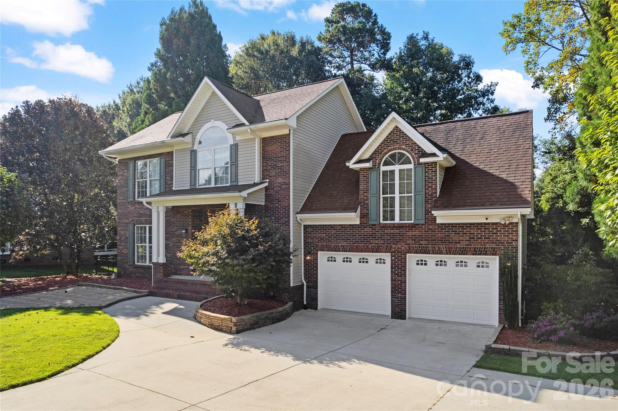 220 35th Avenue NE — Hickory