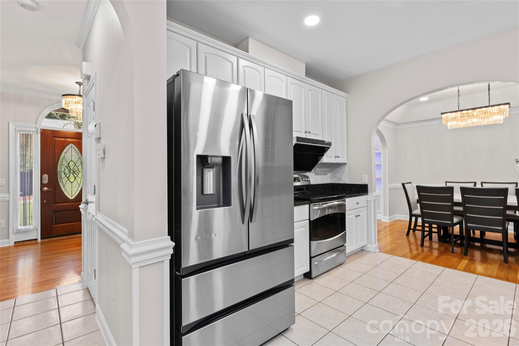 220 35th Avenue NE — Hickory