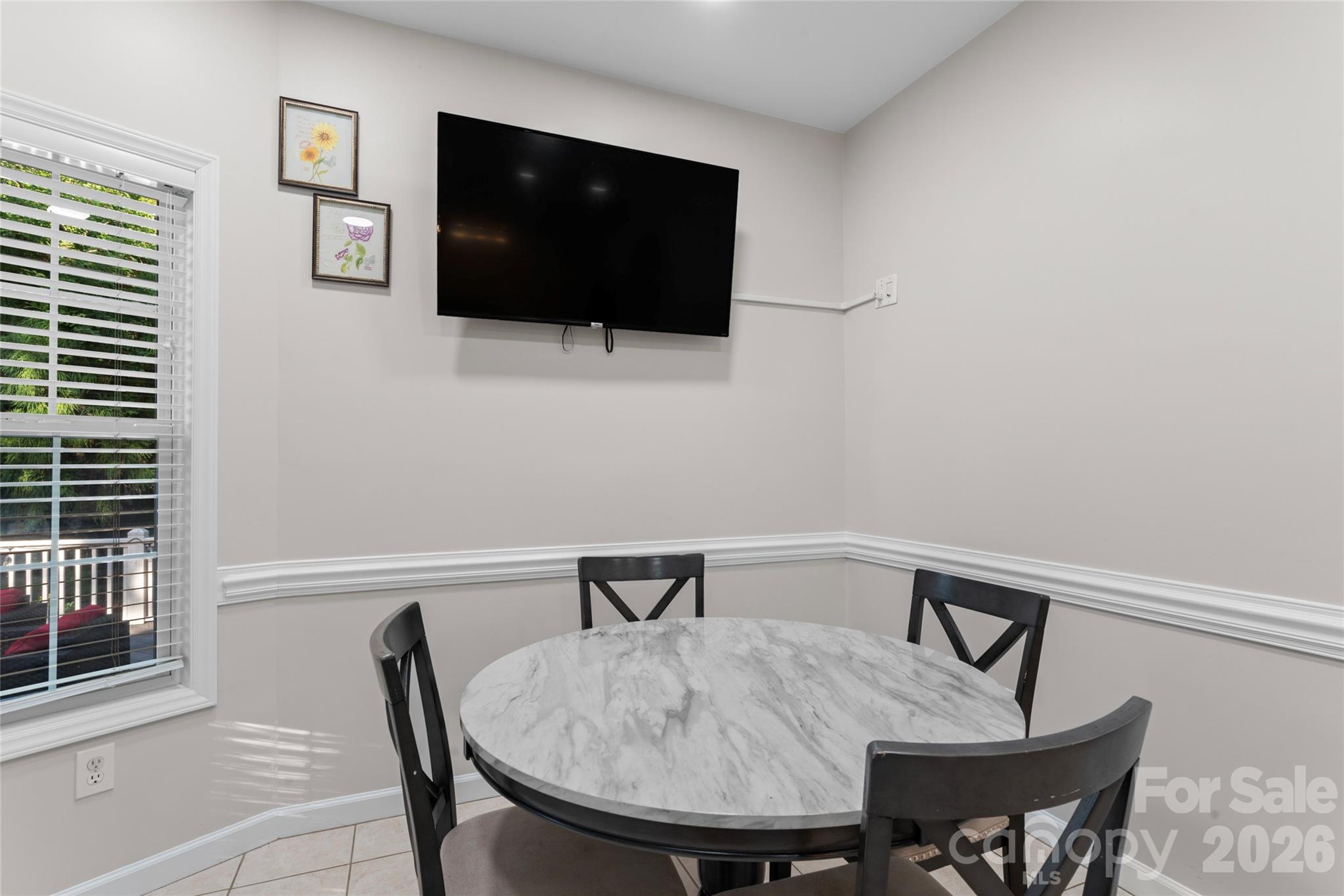 220 35th Avenue NE — Hickory