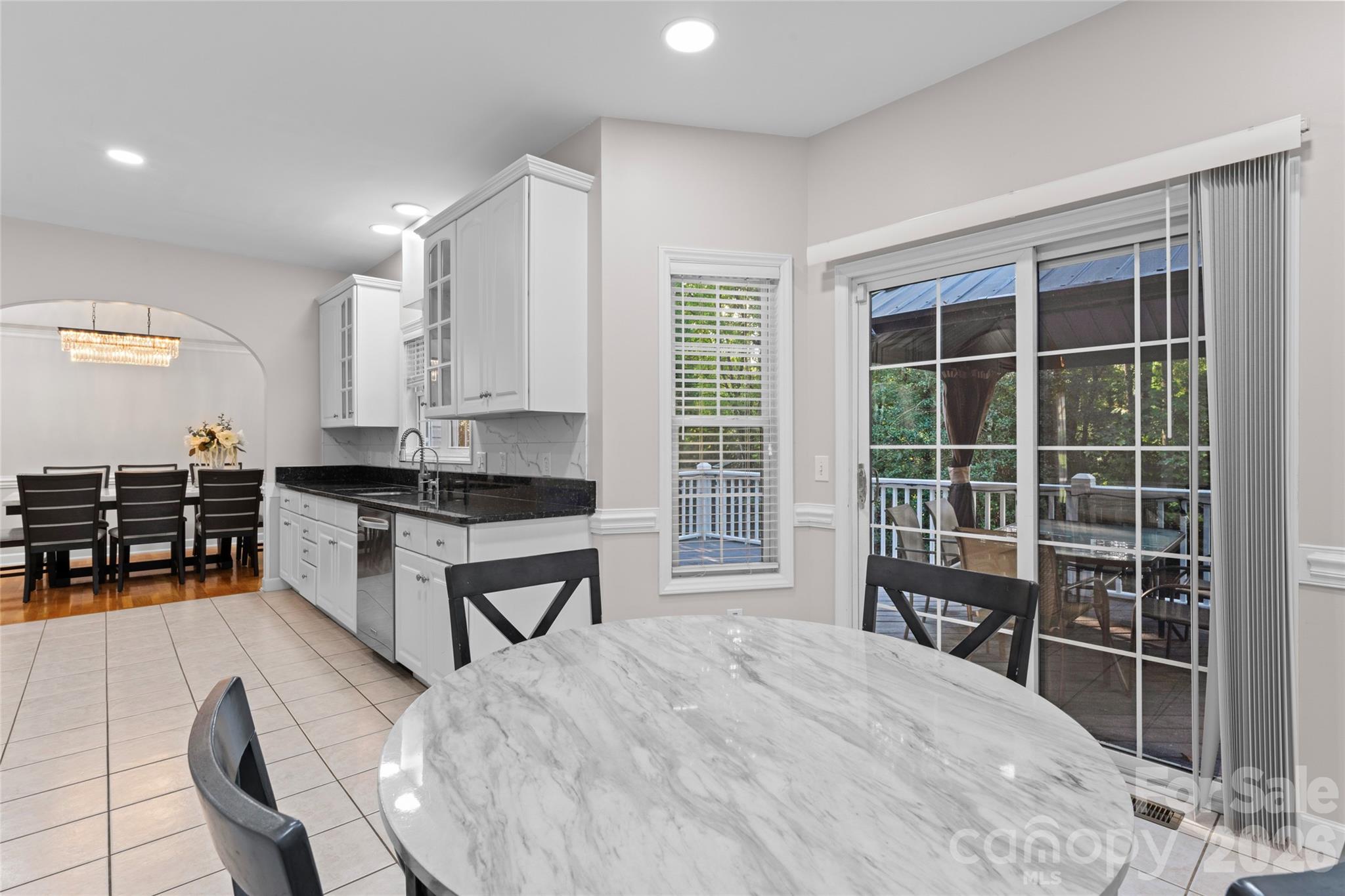 220 35th Avenue NE — Hickory