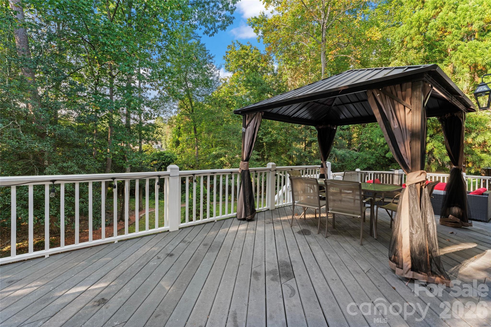 220 35th Avenue NE — Hickory