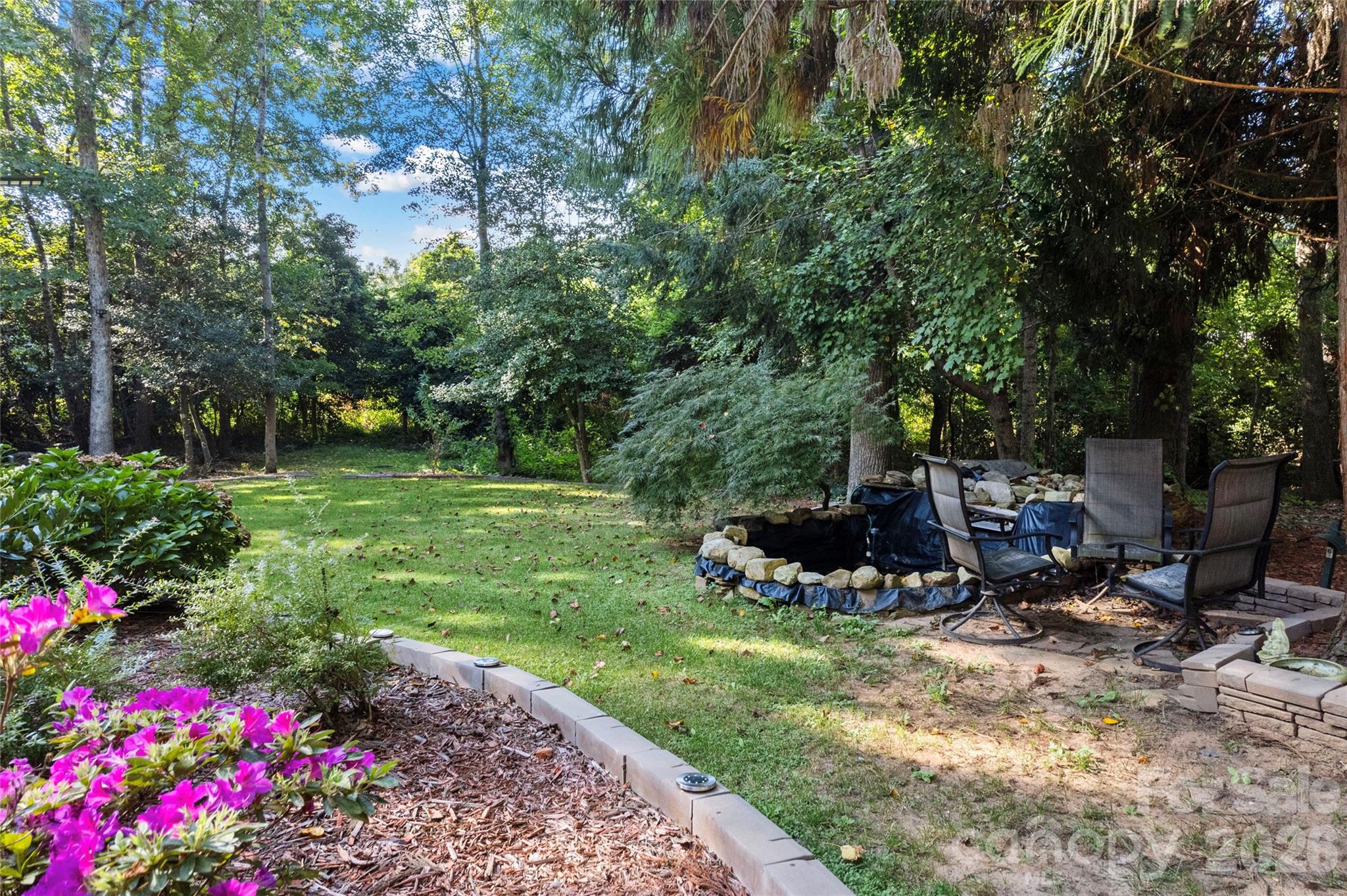 220 35th Avenue NE — Hickory