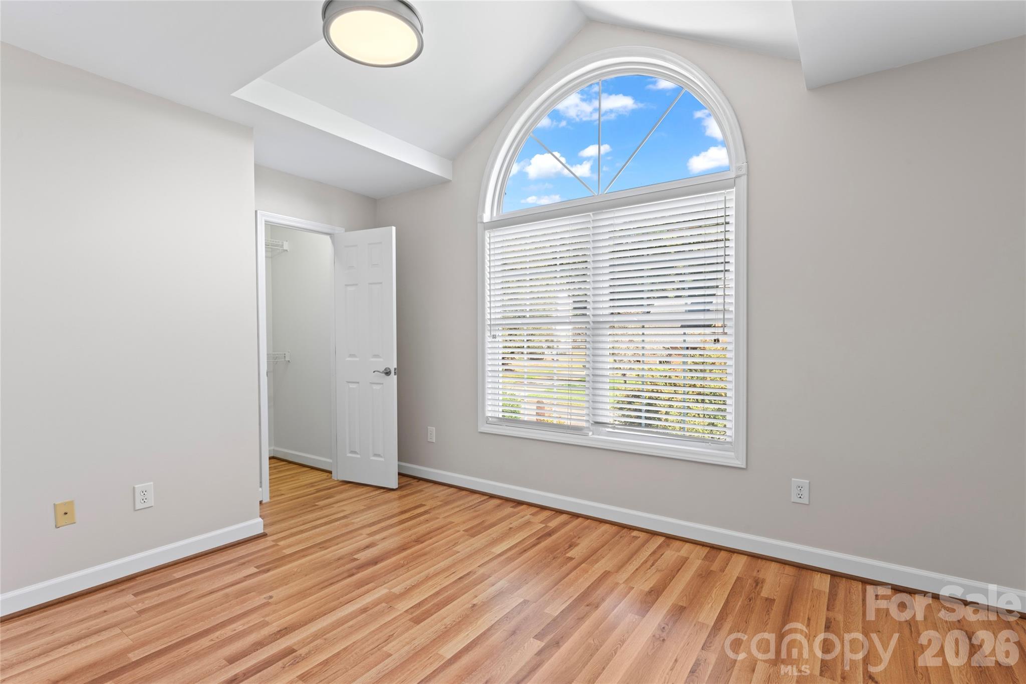 220 35th Avenue NE — Hickory
