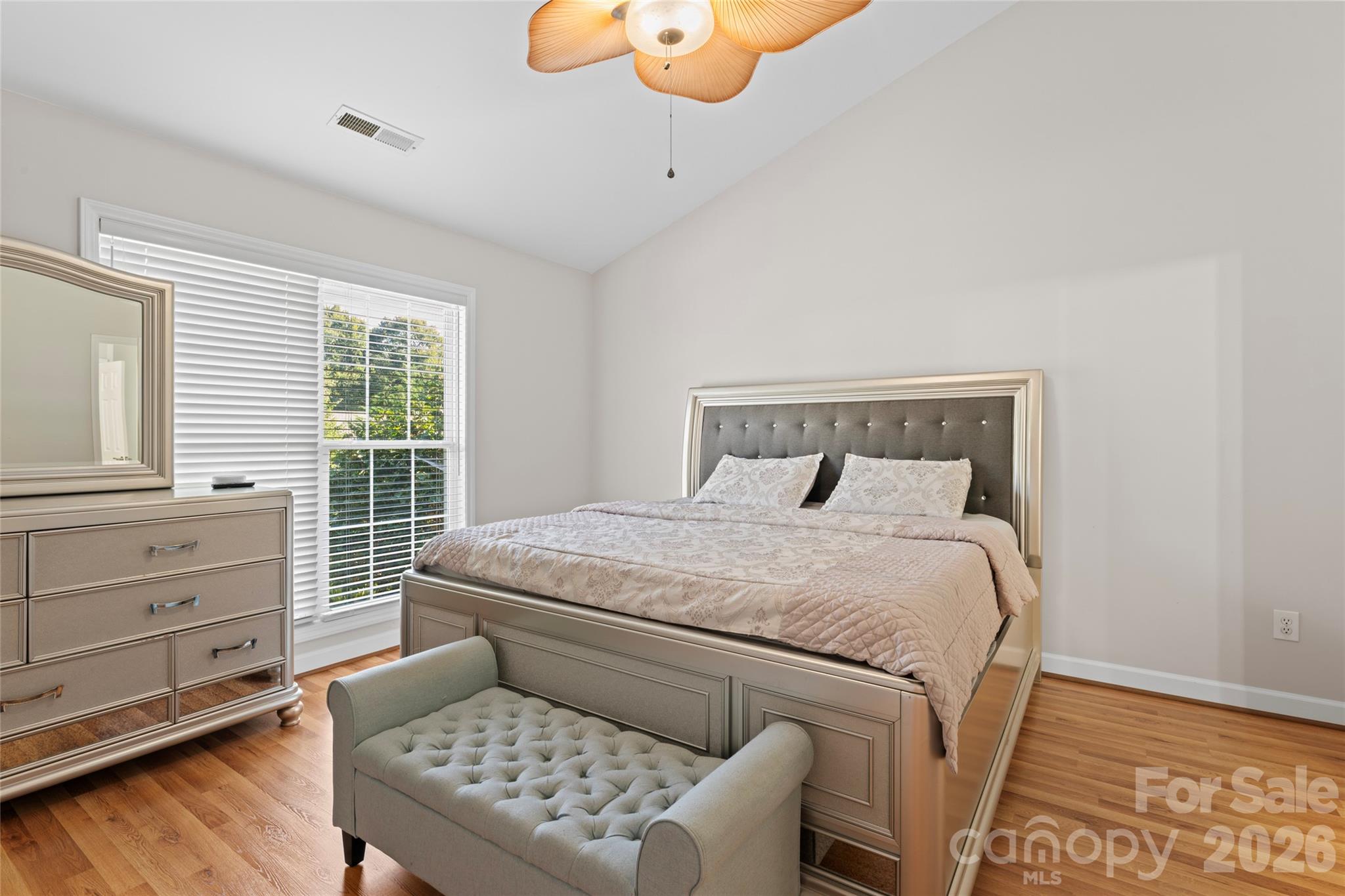 220 35th Avenue NE — Hickory