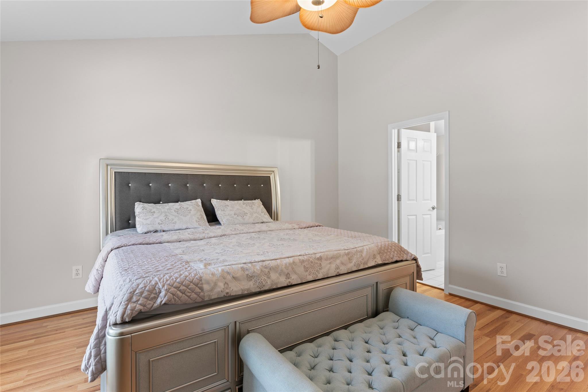 220 35th Avenue NE — Hickory