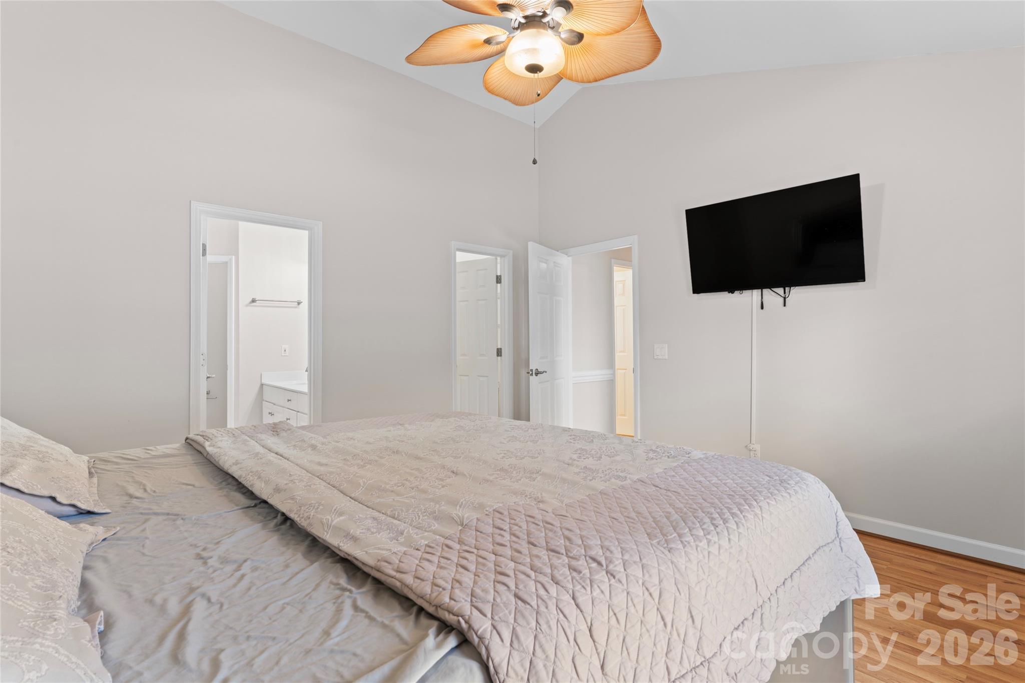 220 35th Avenue NE — Hickory