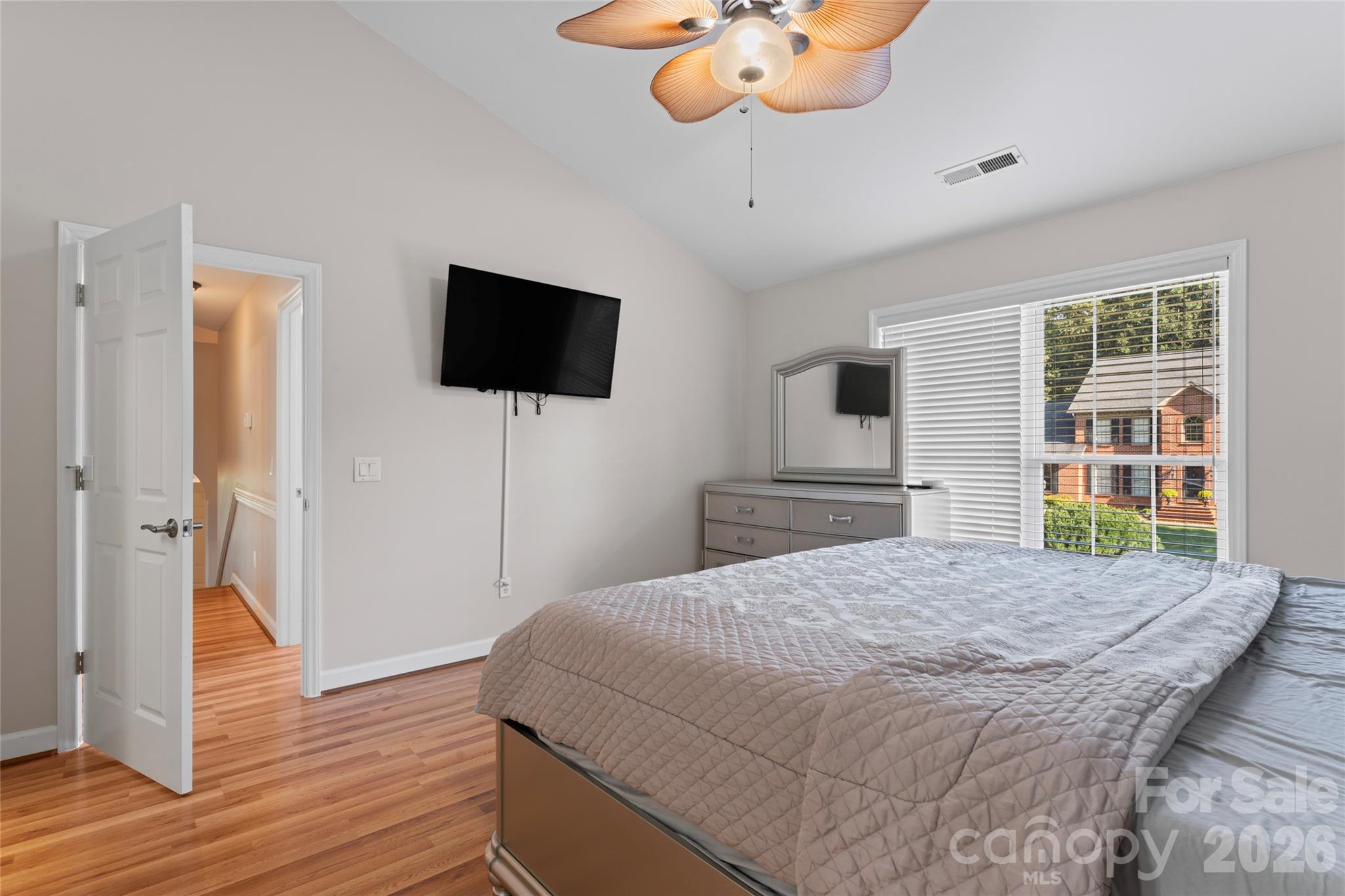 220 35th Avenue NE — Hickory