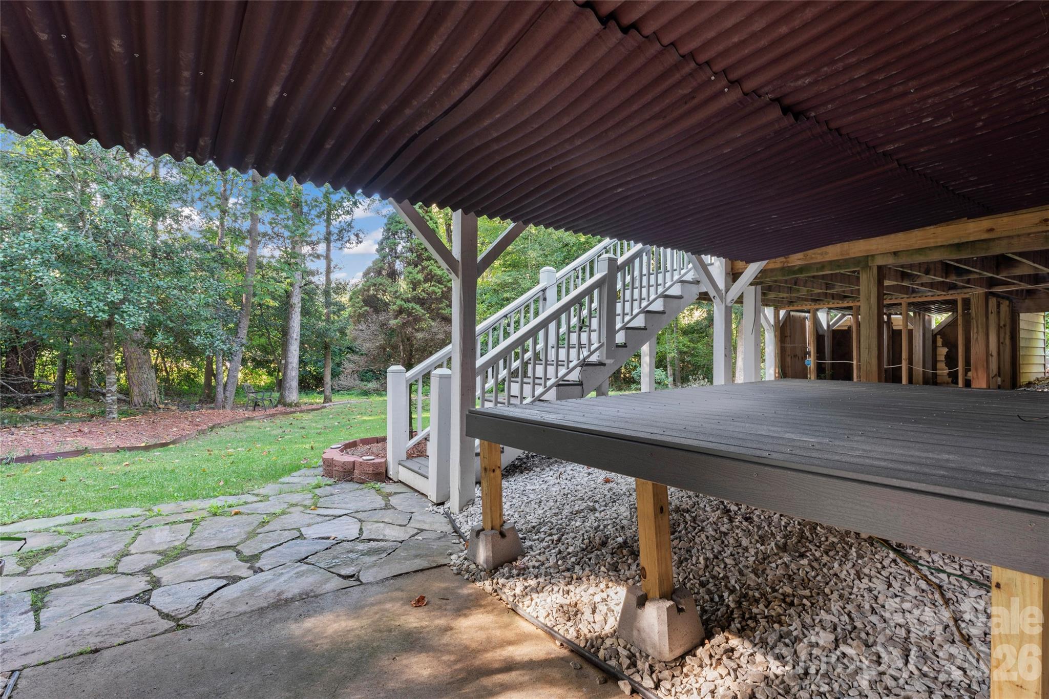 220 35th Avenue NE — Hickory