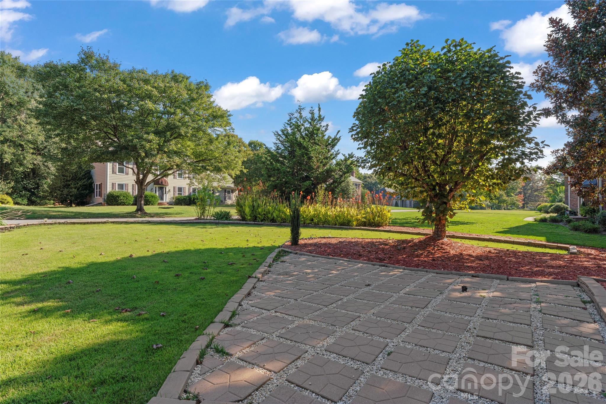 220 35th Avenue NE — Hickory