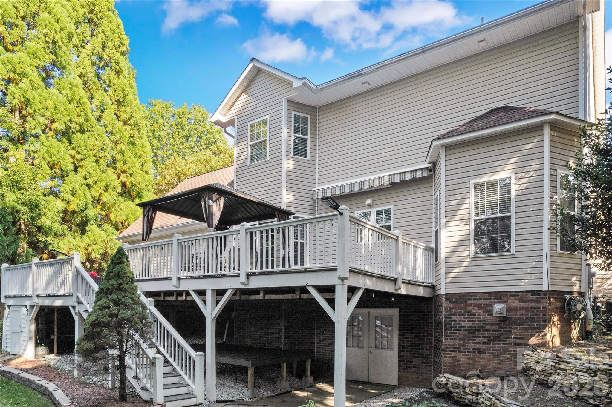220 35th Avenue NE — Hickory