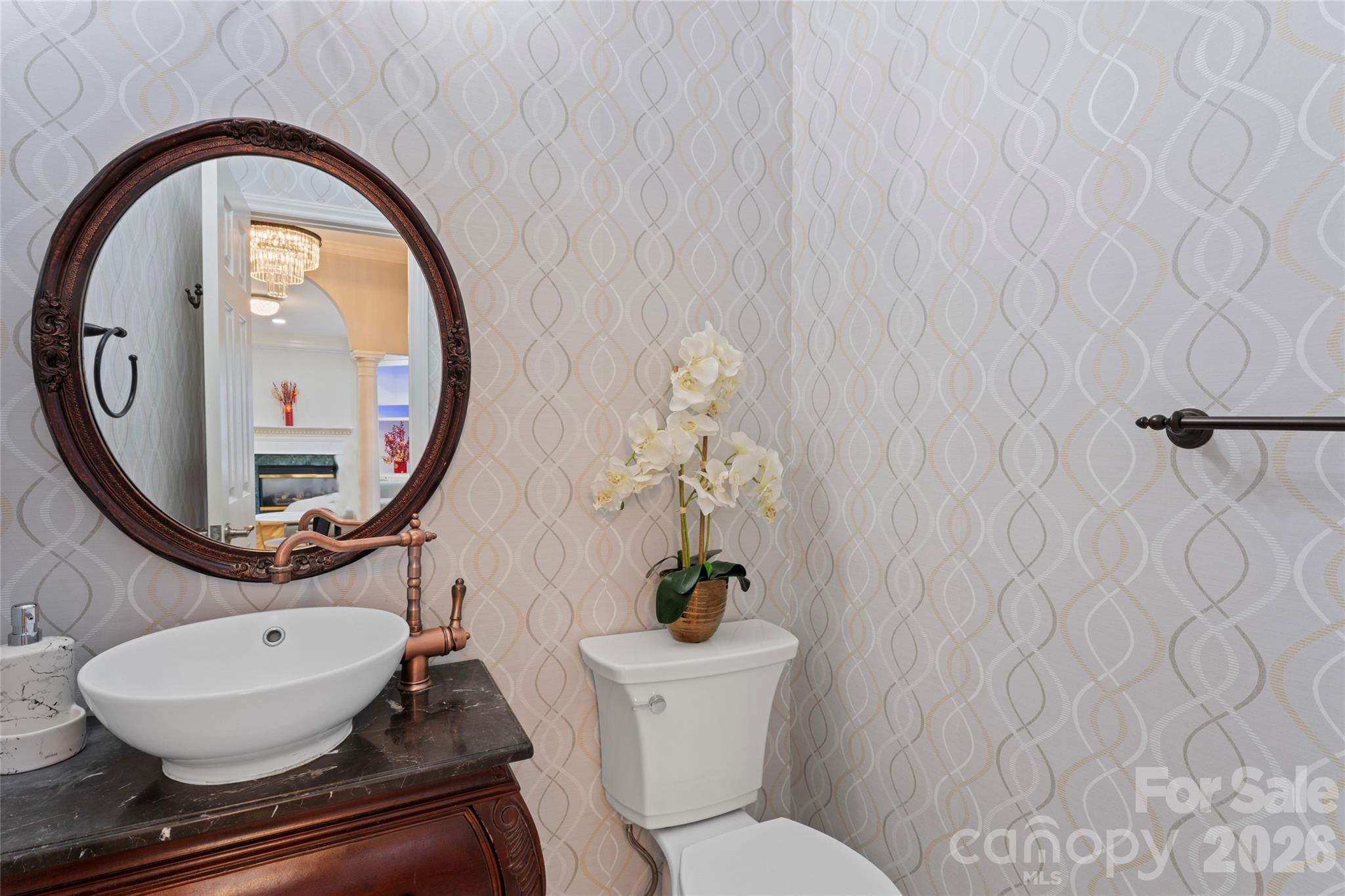220 35th Avenue NE — Hickory