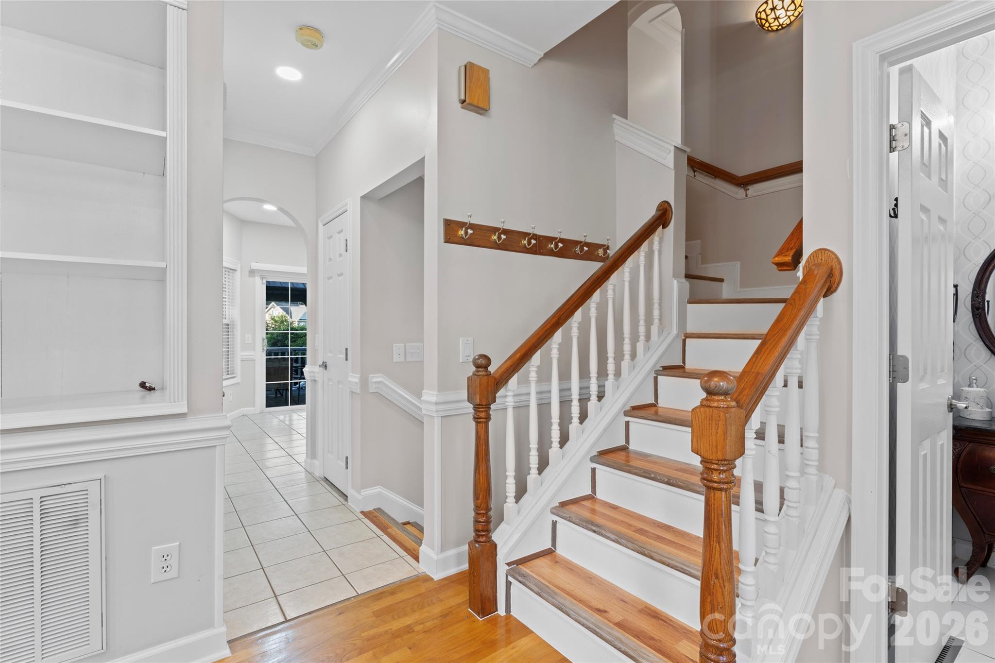 220 35th Avenue NE — Hickory